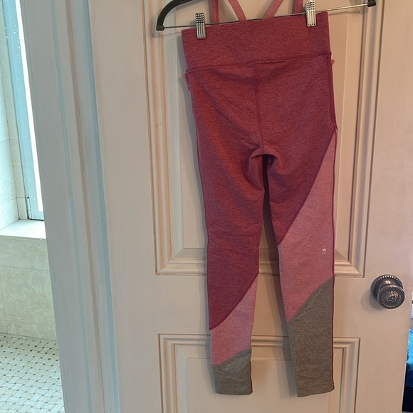 Bandier WE OVER ME Pink Color-block stretch leggings and bra - Picture 6 of 10